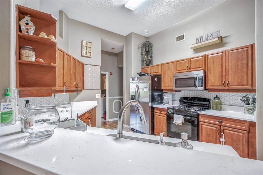 Activo con contrato: $375,000 (3 camas, 2 baños, 2627 Pies cuadrados)
