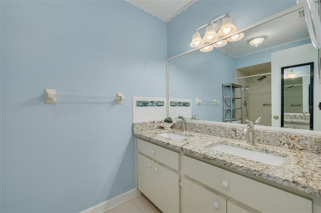 For Sale: $223,000 (2 beds, 2 baths, 1268 Square Feet)