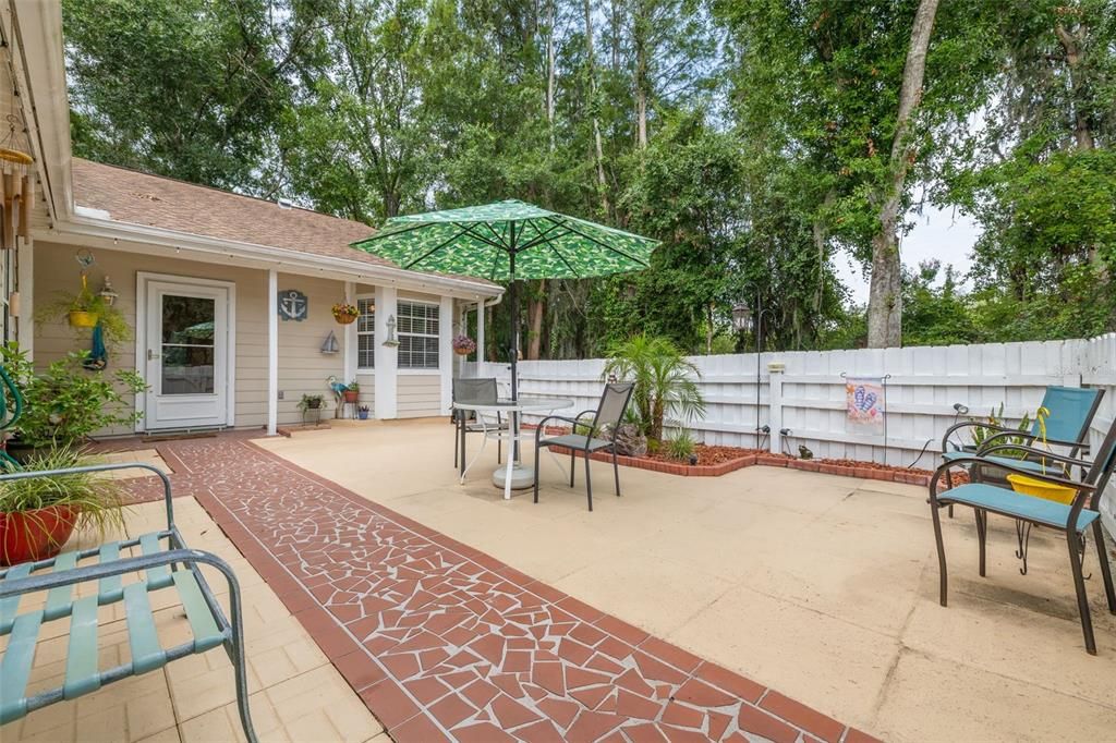 For Sale: $223,000 (2 beds, 2 baths, 1268 Square Feet)