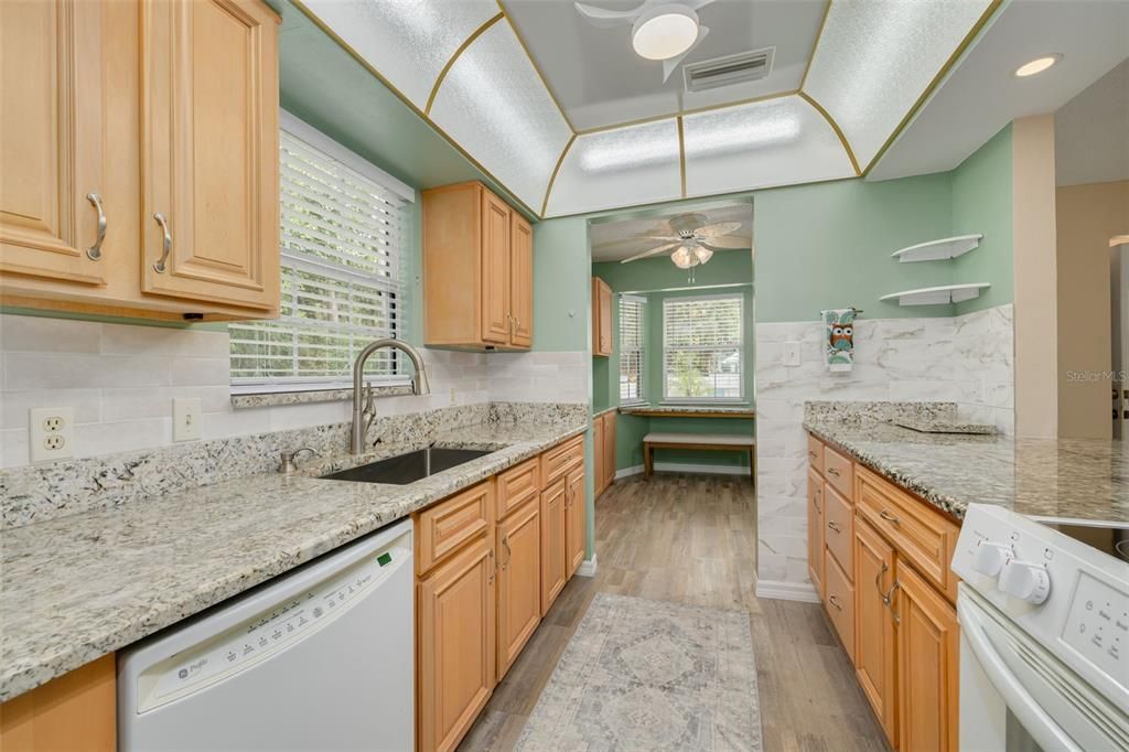 For Sale: $223,000 (2 beds, 2 baths, 1268 Square Feet)