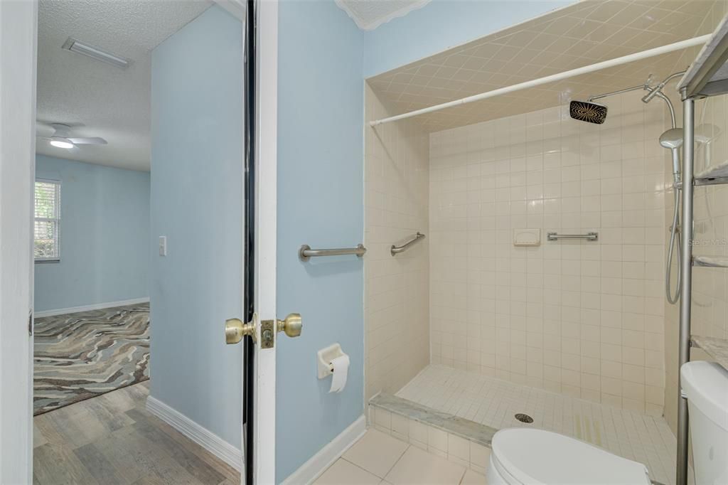 For Sale: $223,000 (2 beds, 2 baths, 1268 Square Feet)