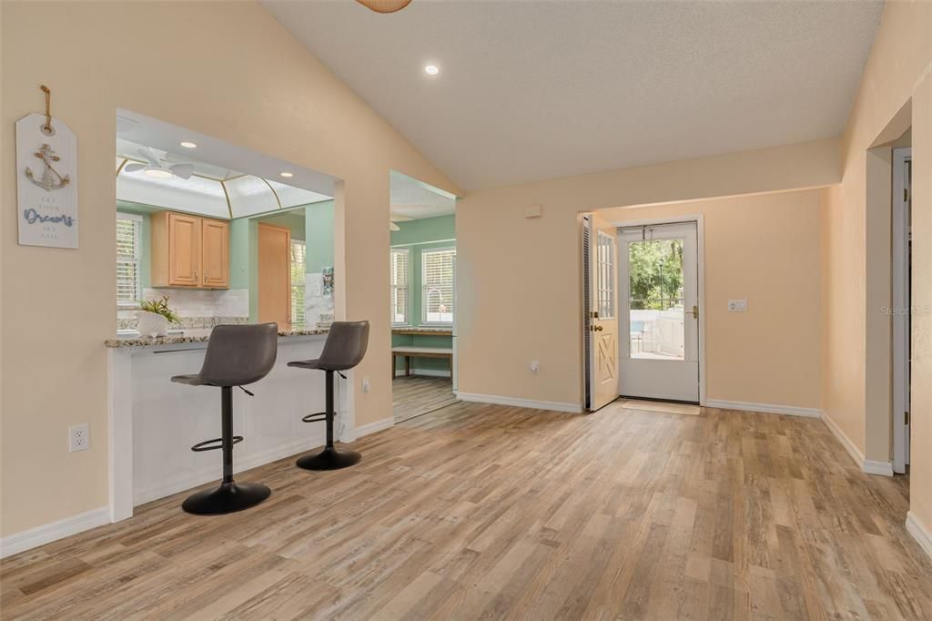 For Sale: $223,000 (2 beds, 2 baths, 1268 Square Feet)