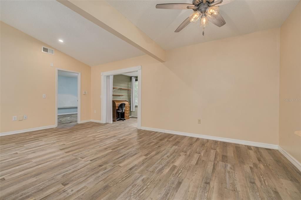 For Sale: $223,000 (2 beds, 2 baths, 1268 Square Feet)