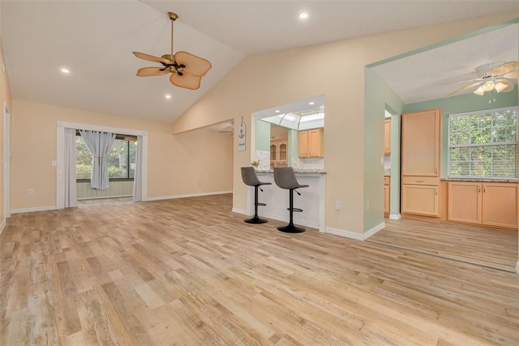 For Sale: $223,000 (2 beds, 2 baths, 1268 Square Feet)