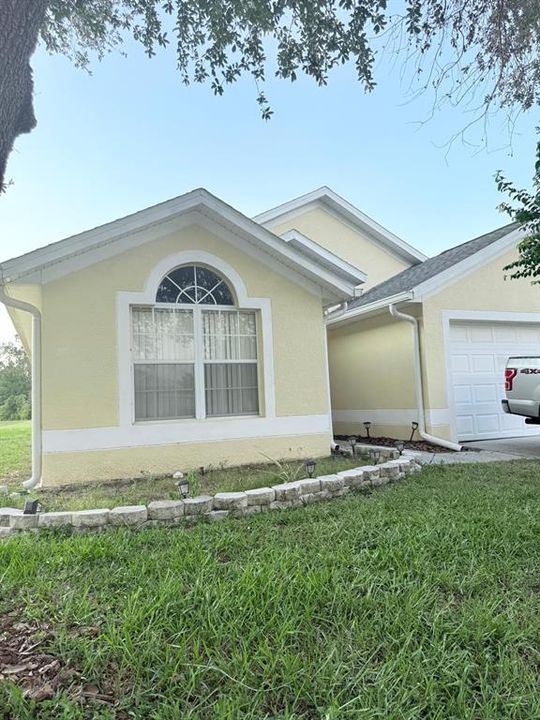 For Rent: $2,800 (4 beds, 2 baths, 1699 Square Feet)