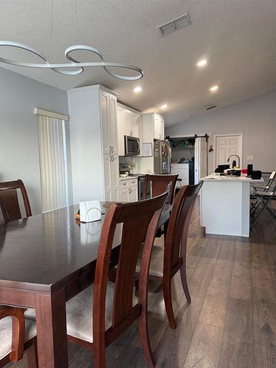 For Rent: $2,800 (4 beds, 2 baths, 1699 Square Feet)
