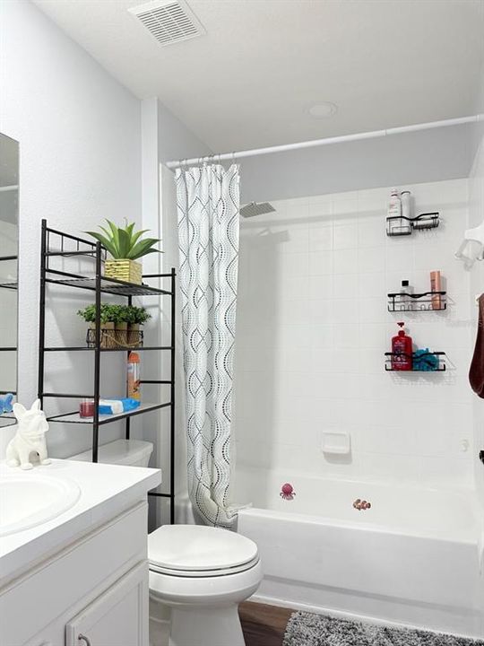 For Rent: $2,800 (4 beds, 2 baths, 1699 Square Feet)