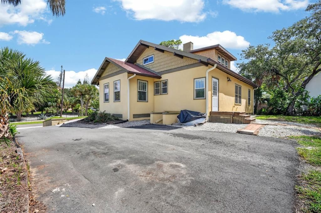 For Sale: $439,000 (3 beds, 2 baths, 1793 Square Feet)