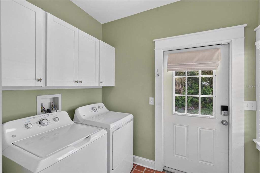 For Sale: $439,000 (3 beds, 2 baths, 1793 Square Feet)