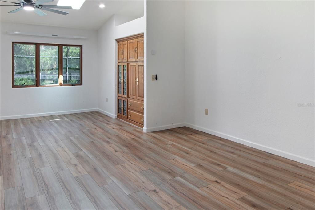 Active With Contract: $535,500 (3 beds, 2 baths, 2789 Square Feet)