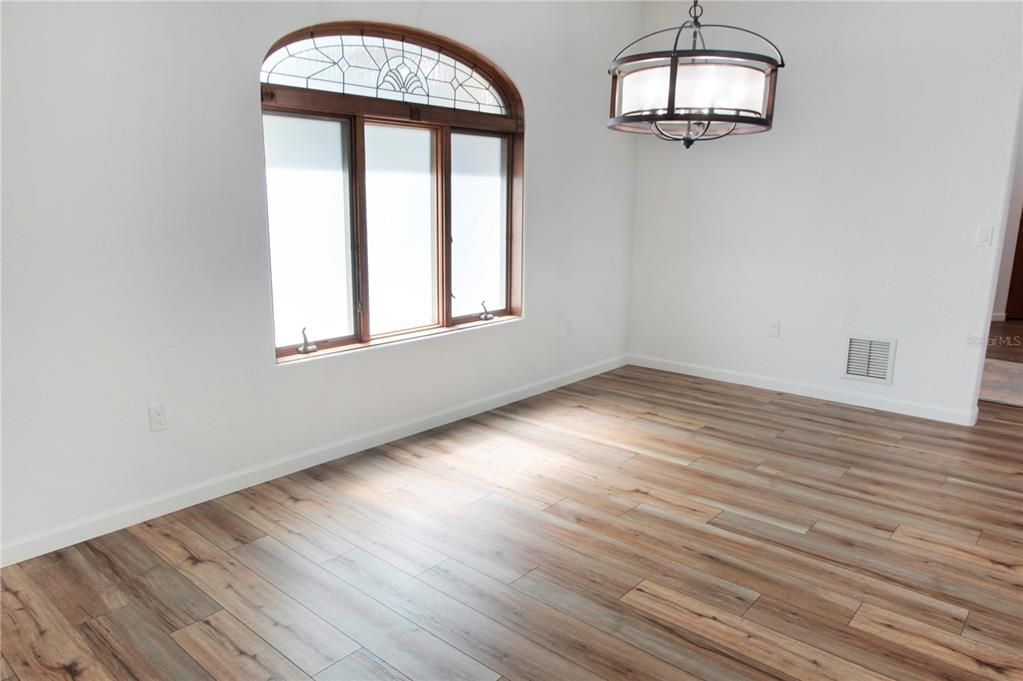 Active With Contract: $535,500 (3 beds, 2 baths, 2789 Square Feet)