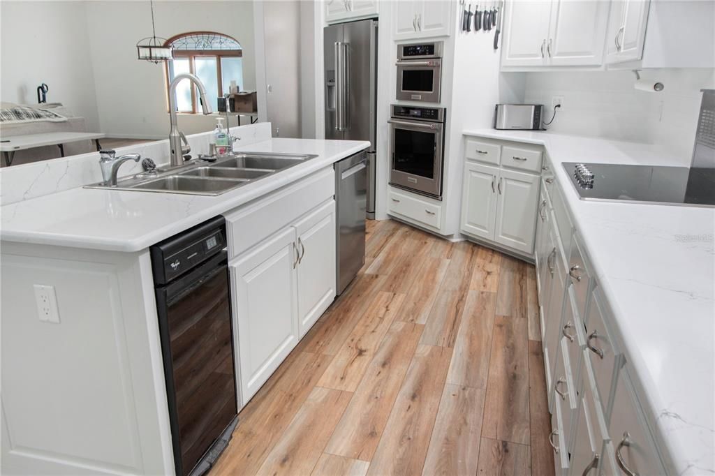 Active With Contract: $535,500 (3 beds, 2 baths, 2789 Square Feet)