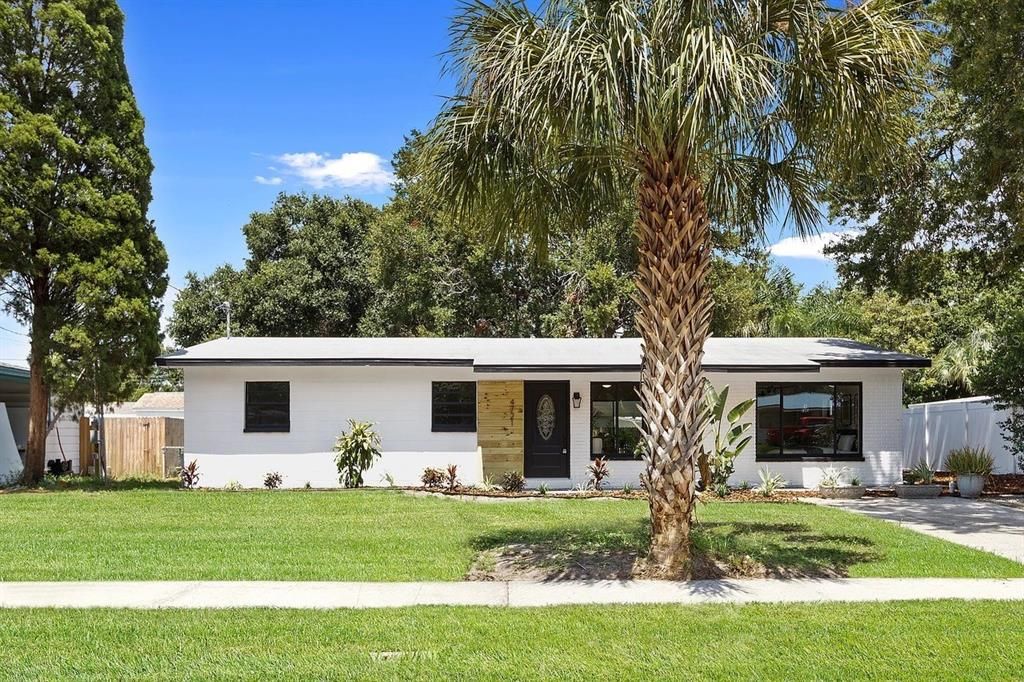 For Rent: $2,999 (3 beds, 2 baths, 1372 Square Feet)