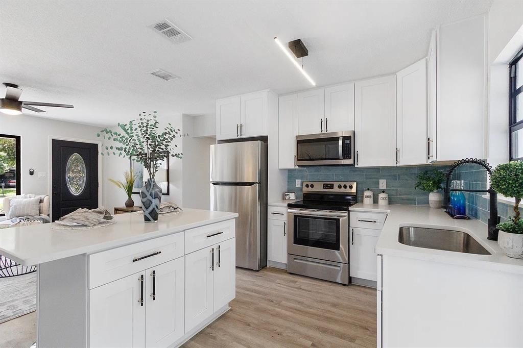 For Rent: $2,999 (3 beds, 2 baths, 1372 Square Feet)