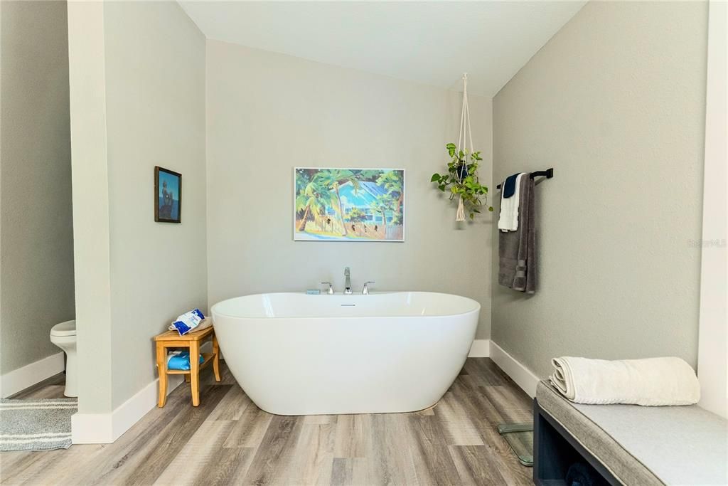 En Venta: $739,000 (4 camas, 3 baños, 2276 Pies cuadrados)