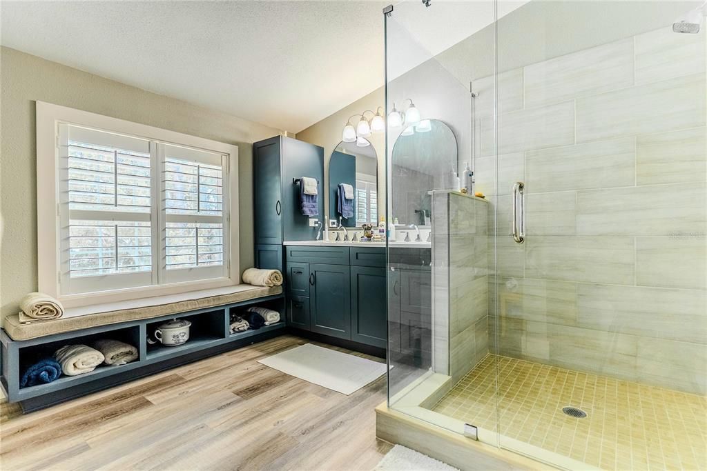 En Venta: $739,000 (4 camas, 3 baños, 2276 Pies cuadrados)