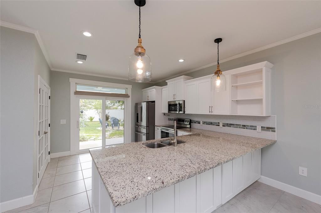 На продажу: $375,000 (3 спален, 2 ванн, 1846 Квадратных фут)