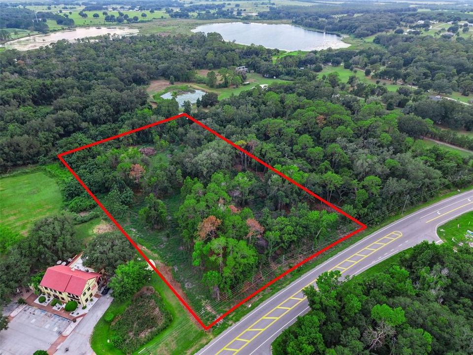 待售: $895,000 (4.22 acres)