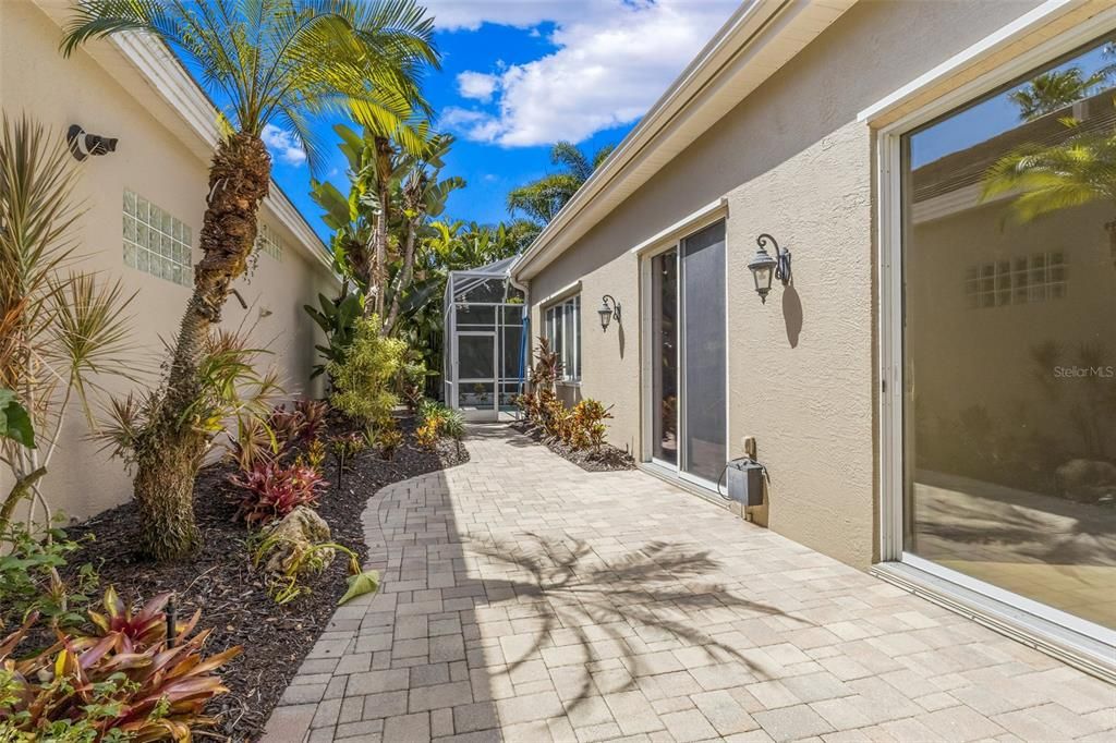 En Venta: $565,000 (2 camas, 2 baños, 1969 Pies cuadrados)
