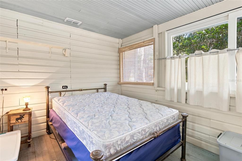 For Sale: $1,000,000 (1 beds, 1 baths, 672 Square Feet)