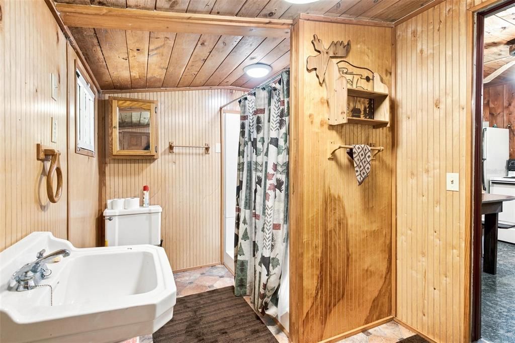 For Sale: $1,000,000 (1 beds, 1 baths, 672 Square Feet)