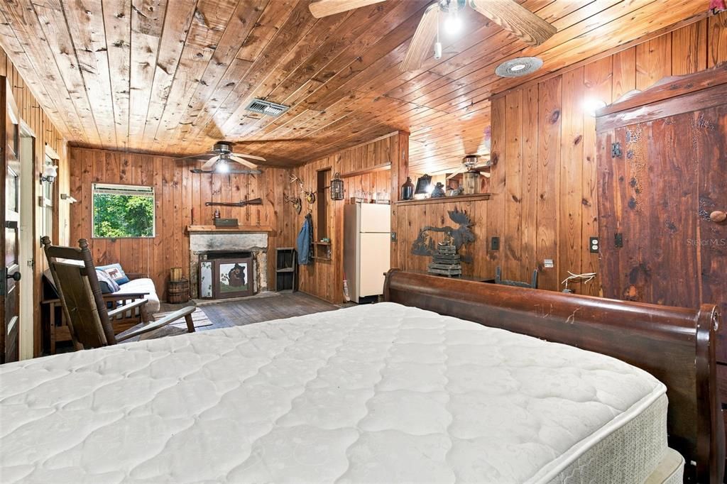 For Sale: $1,000,000 (1 beds, 1 baths, 672 Square Feet)