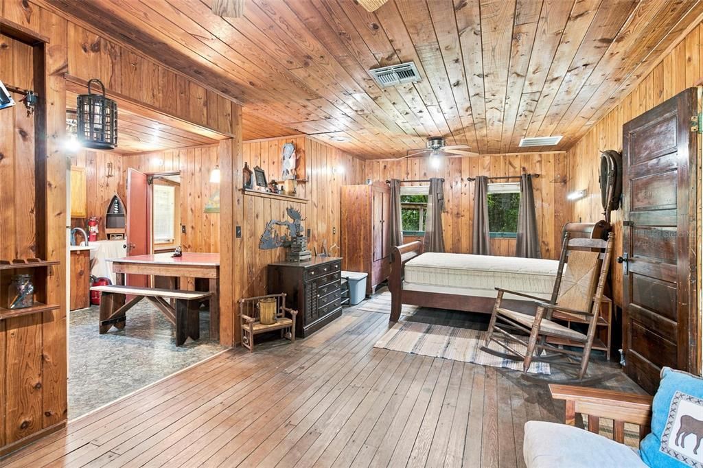 For Sale: $1,000,000 (1 beds, 1 baths, 672 Square Feet)