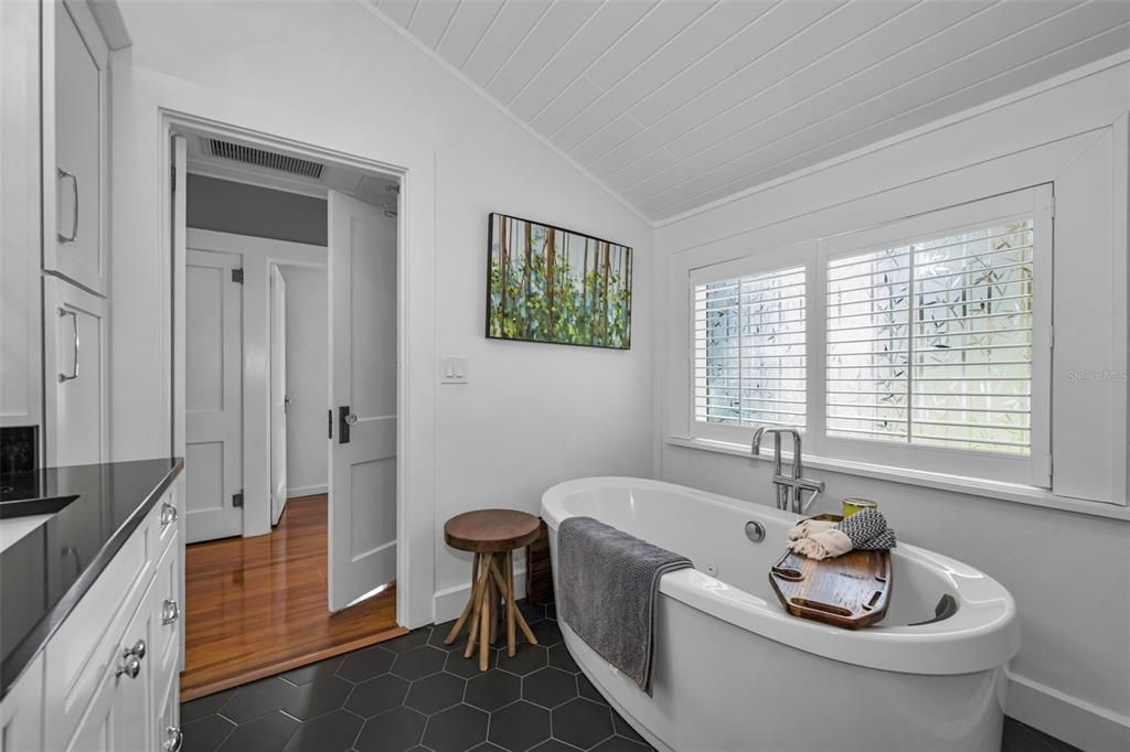 Active With Contract: $639,000 (3 beds, 2 baths, 1448 Square Feet)