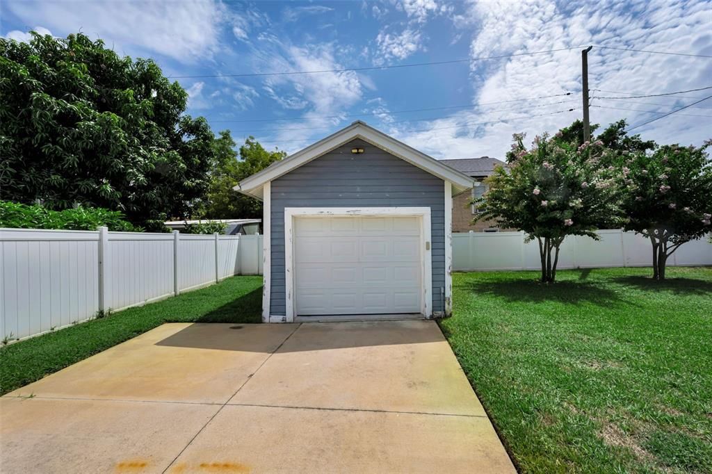Active With Contract: $639,000 (3 beds, 2 baths, 1448 Square Feet)
