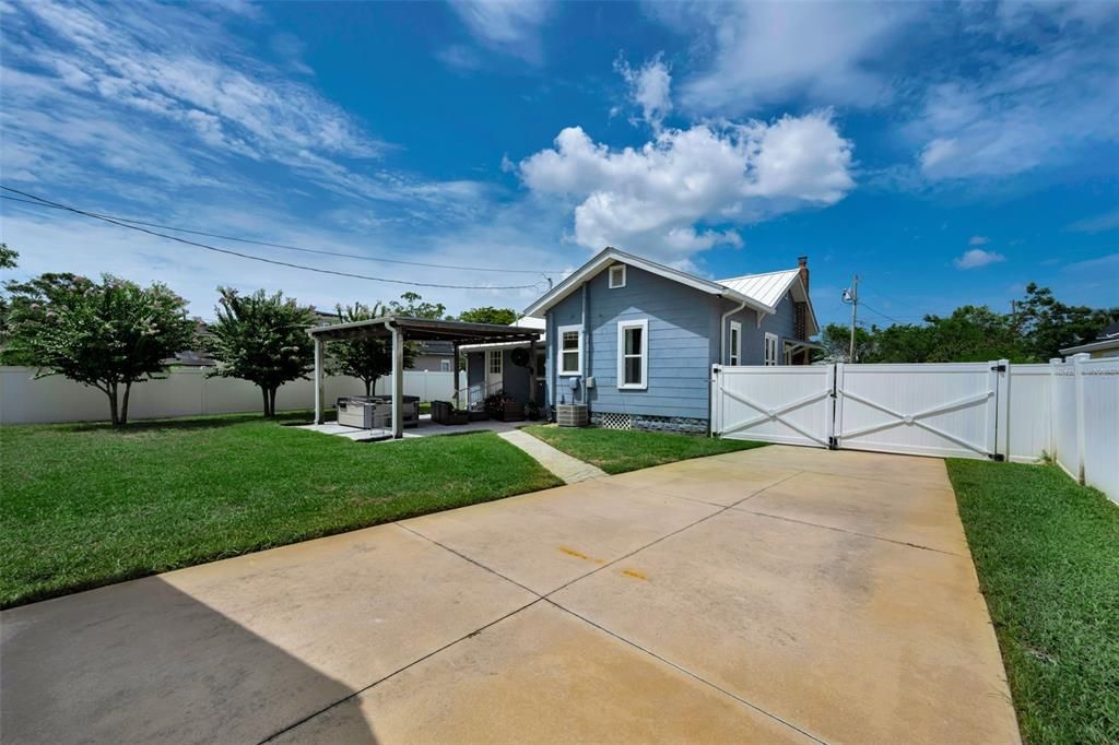 Active With Contract: $639,000 (3 beds, 2 baths, 1448 Square Feet)