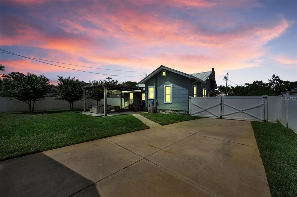 Active With Contract: $639,000 (3 beds, 2 baths, 1448 Square Feet)