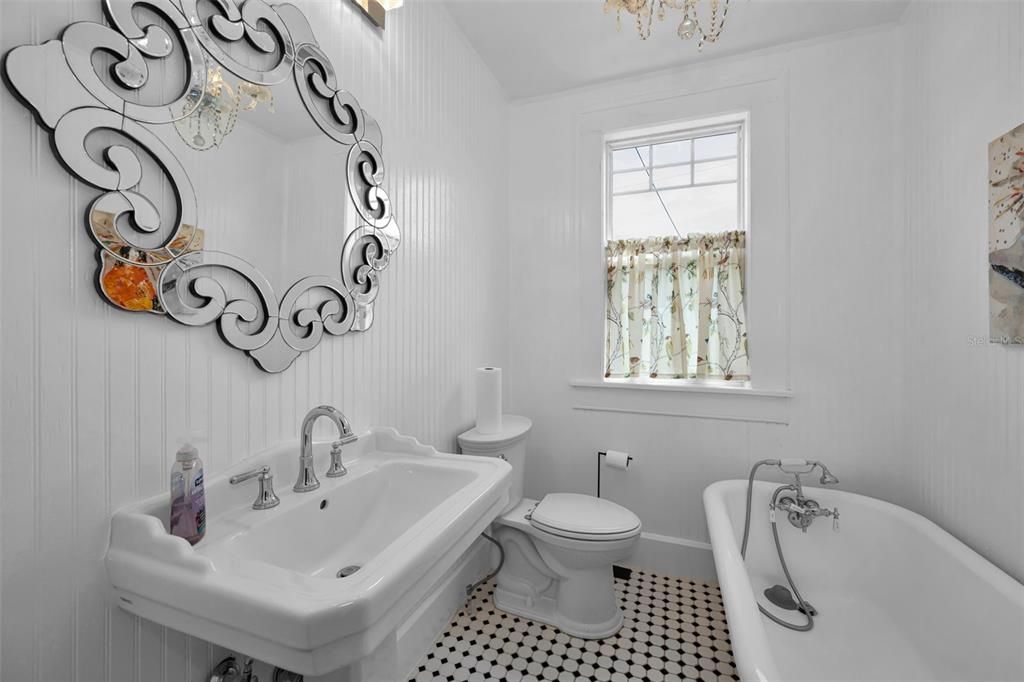 Active With Contract: $639,000 (3 beds, 2 baths, 1448 Square Feet)