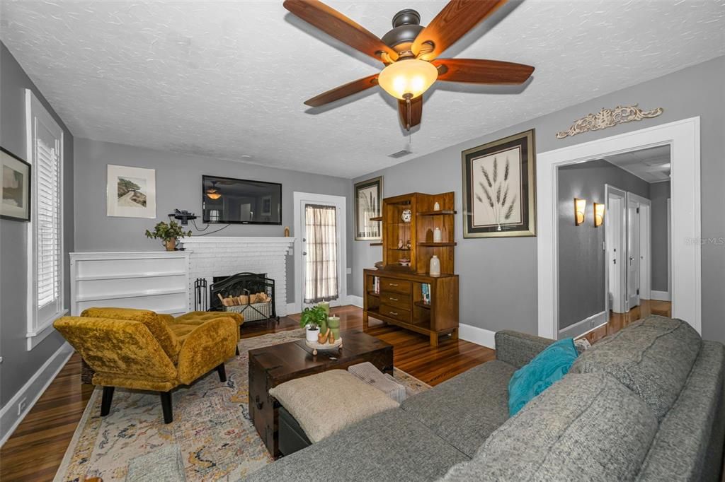 Active With Contract: $639,000 (3 beds, 2 baths, 1448 Square Feet)