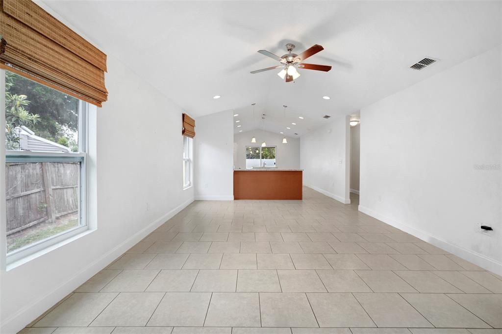En Venta: $299,000 (3 camas, 2 baños, 1527 Pies cuadrados)