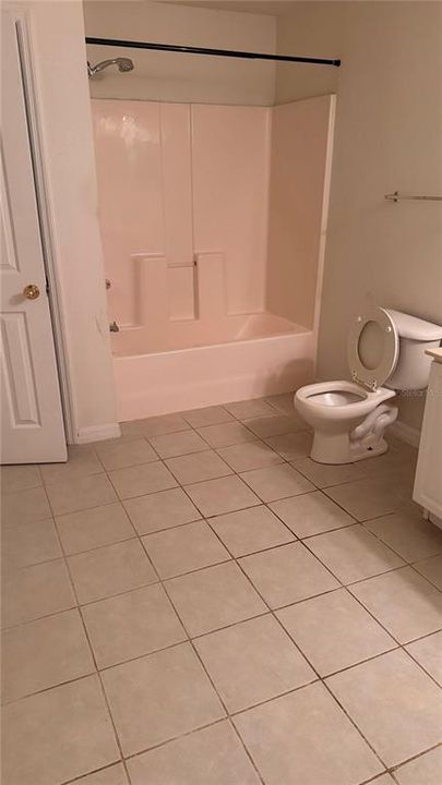 Activo con contrato: $220,000 (3 camas, 2 baños, 1358 Pies cuadrados)