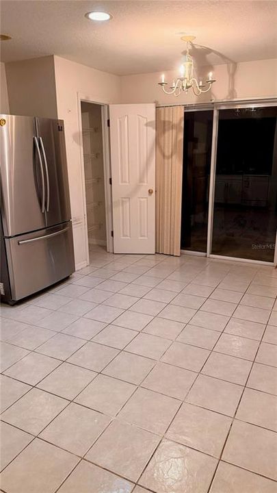 Activo con contrato: $220,000 (3 camas, 2 baños, 1358 Pies cuadrados)