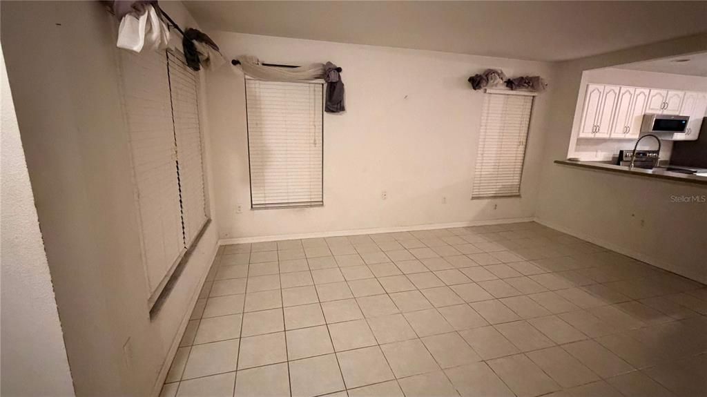 Activo con contrato: $220,000 (3 camas, 2 baños, 1358 Pies cuadrados)