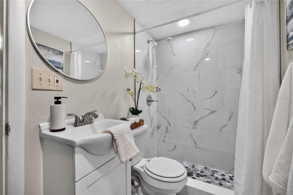 На продажу: $369,900 (4 спален, 2 ванн, 1158 Квадратных фут)