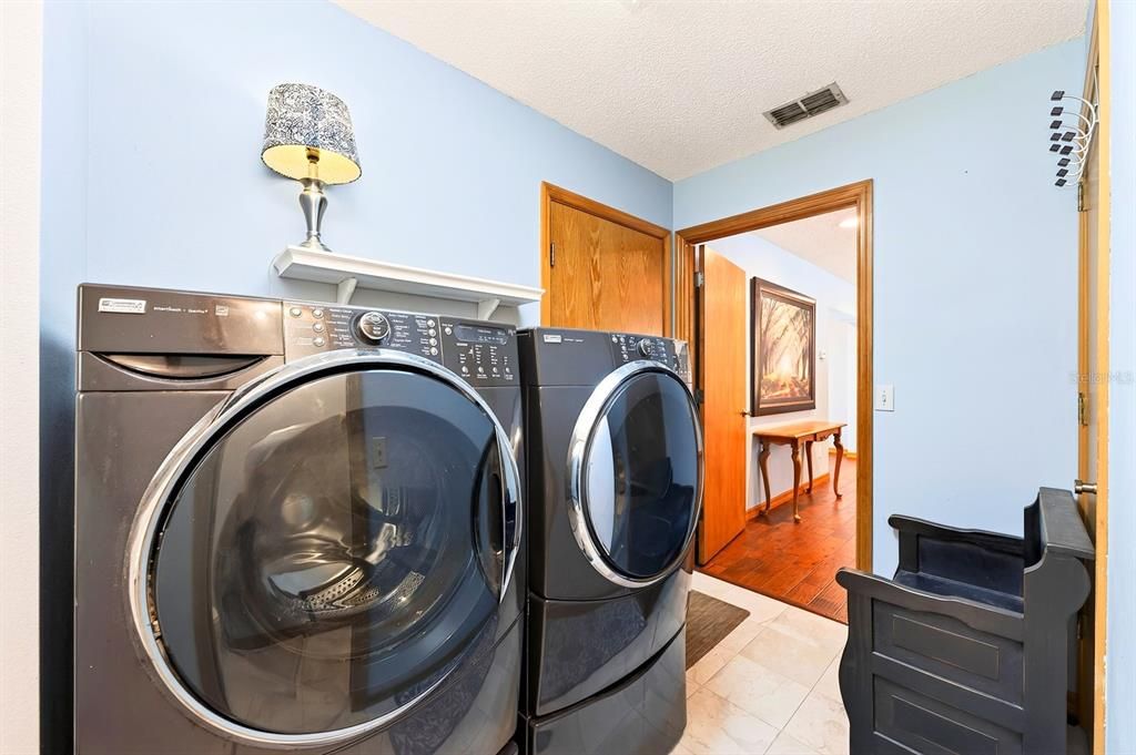 Activo con contrato: $600,000 (4 camas, 3 baños, 2399 Pies cuadrados)
