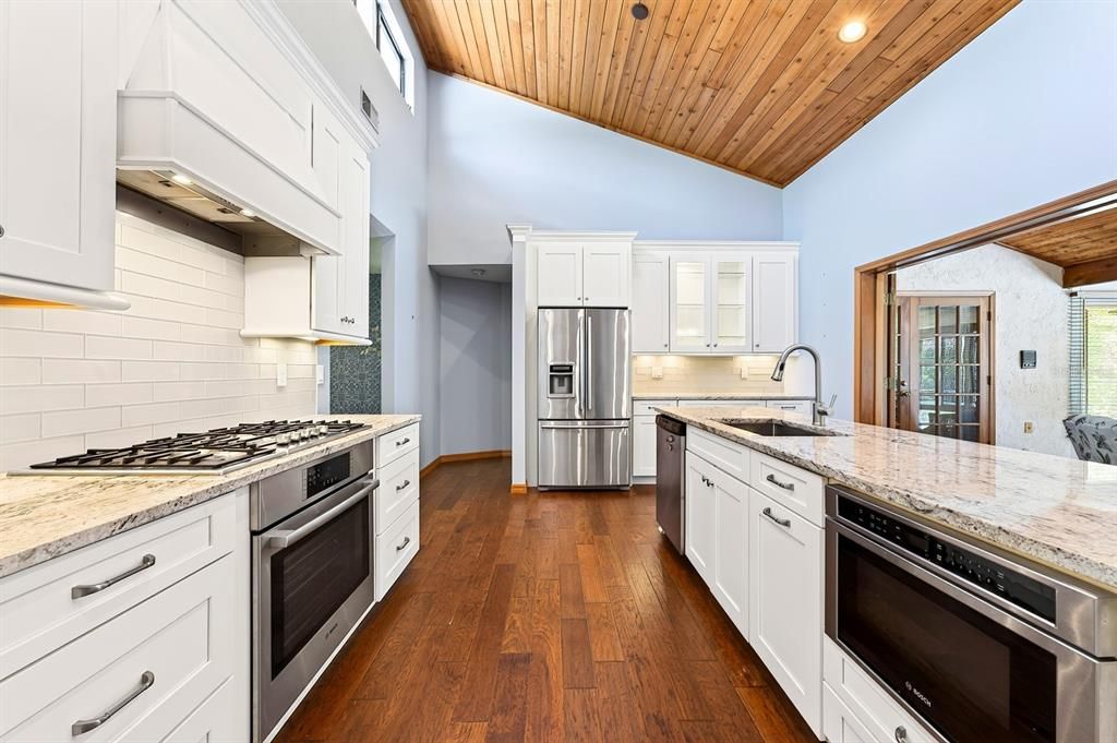 Activo con contrato: $600,000 (4 camas, 3 baños, 2399 Pies cuadrados)