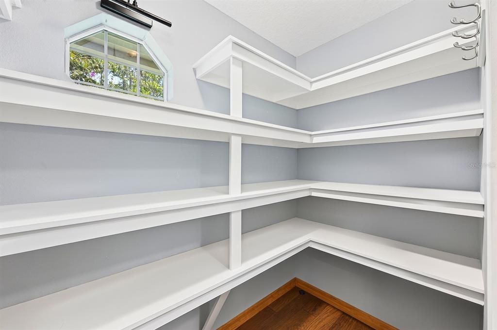 Activo con contrato: $600,000 (4 camas, 3 baños, 2399 Pies cuadrados)