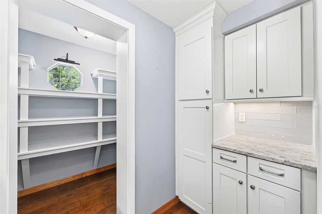 Activo con contrato: $600,000 (4 camas, 3 baños, 2399 Pies cuadrados)