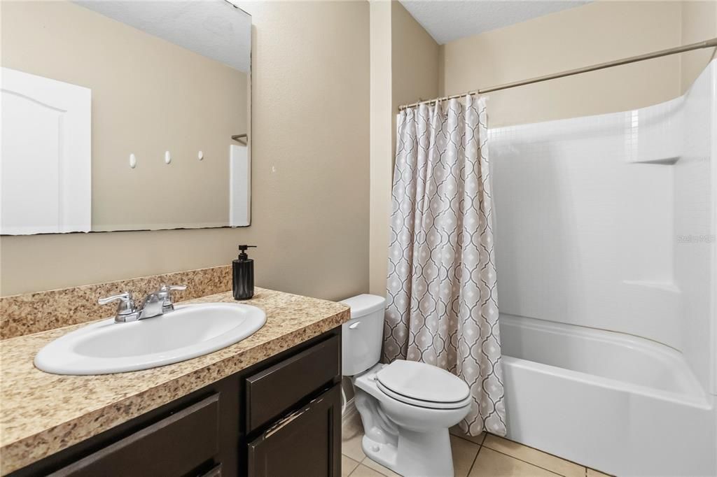 For Rent: $2,200 (3 beds, 2 baths, 1851 Square Feet)