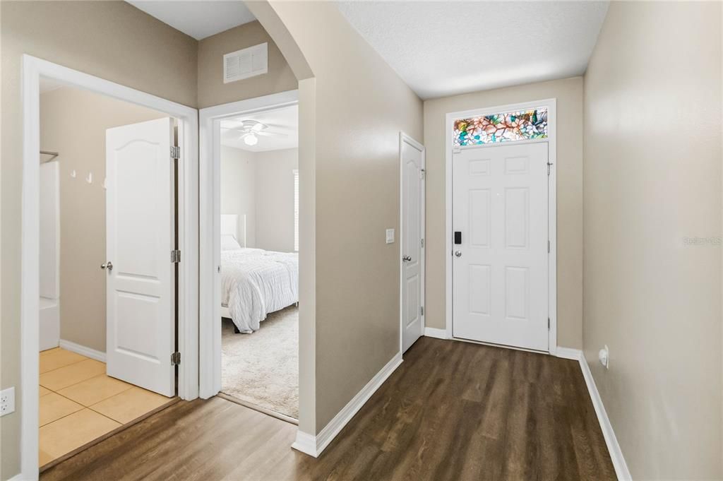 For Rent: $2,200 (3 beds, 2 baths, 1851 Square Feet)