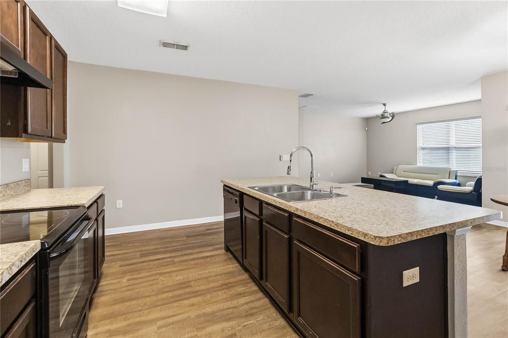 For Rent: $2,200 (3 beds, 2 baths, 1851 Square Feet)