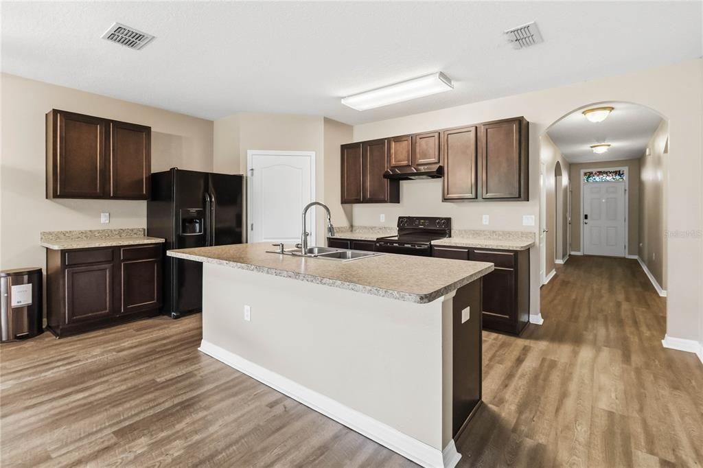 For Rent: $2,200 (3 beds, 2 baths, 1851 Square Feet)