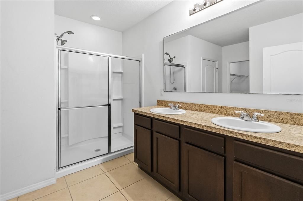 For Rent: $2,200 (3 beds, 2 baths, 1851 Square Feet)