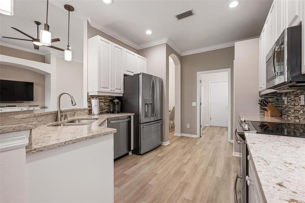 For Sale: $465,000 (2 beds, 2 baths, 1706 Square Feet)
