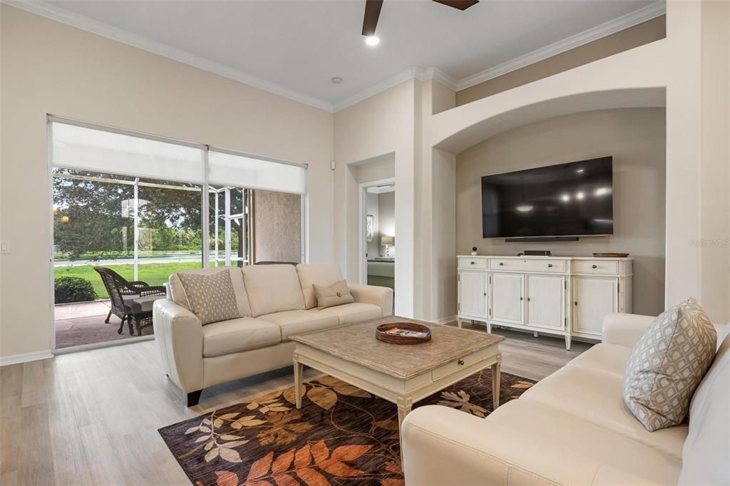 For Sale: $465,000 (2 beds, 2 baths, 1706 Square Feet)