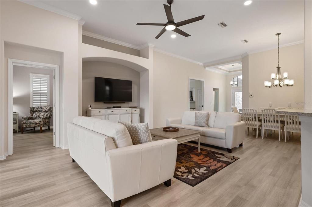 For Sale: $465,000 (2 beds, 2 baths, 1706 Square Feet)